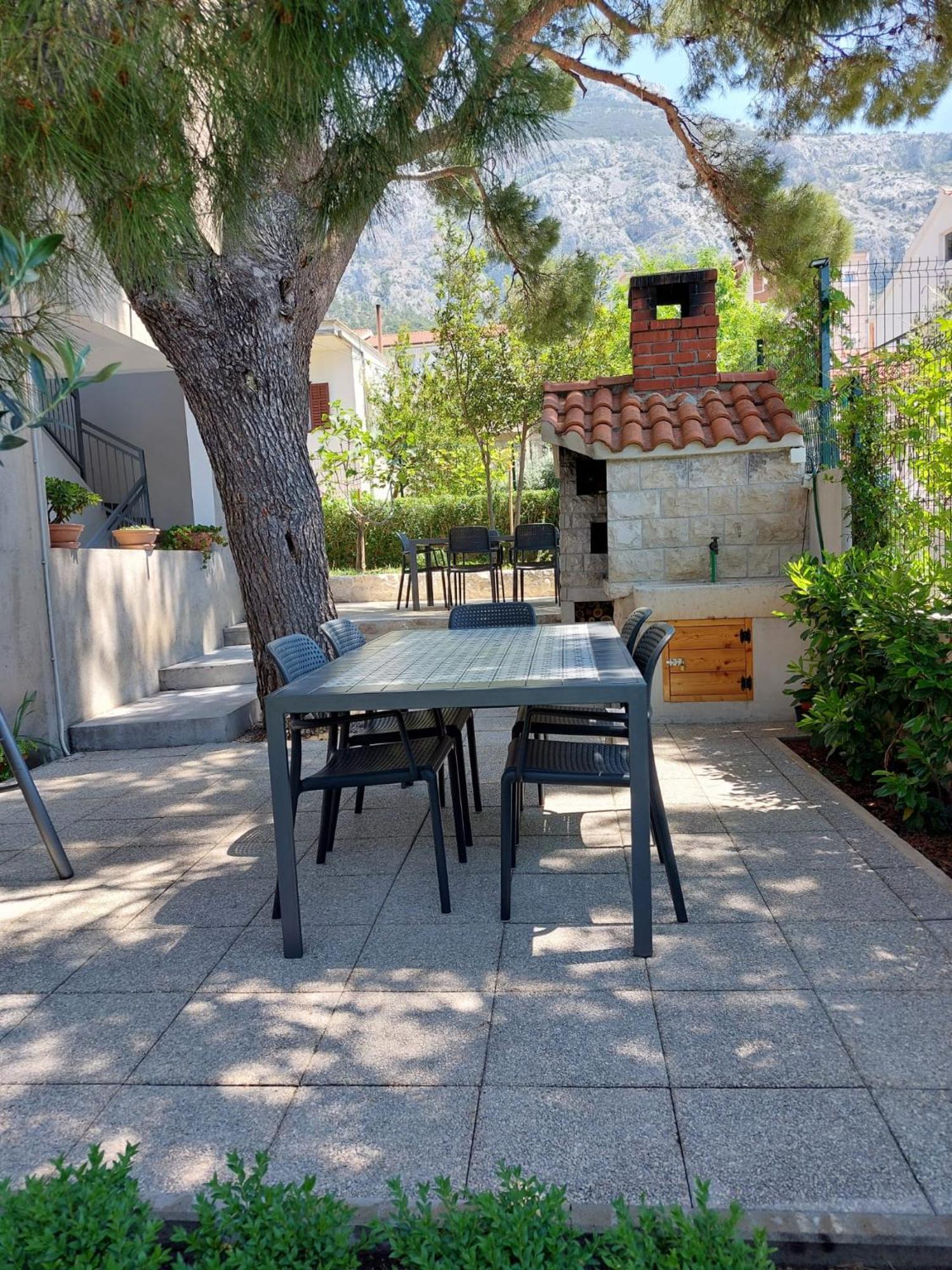 17 Pines Apartment Makarska