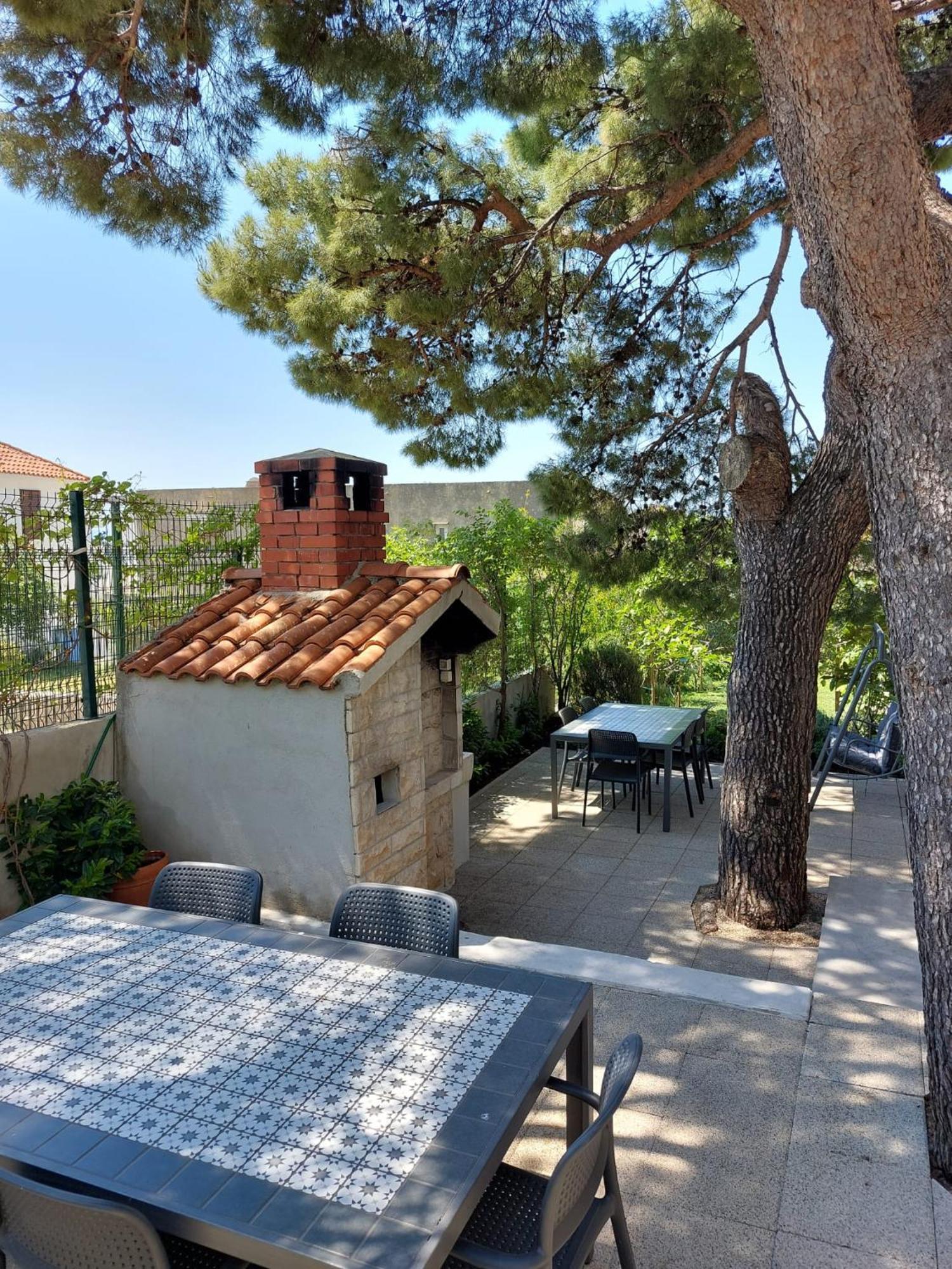 17 Pines Apartment