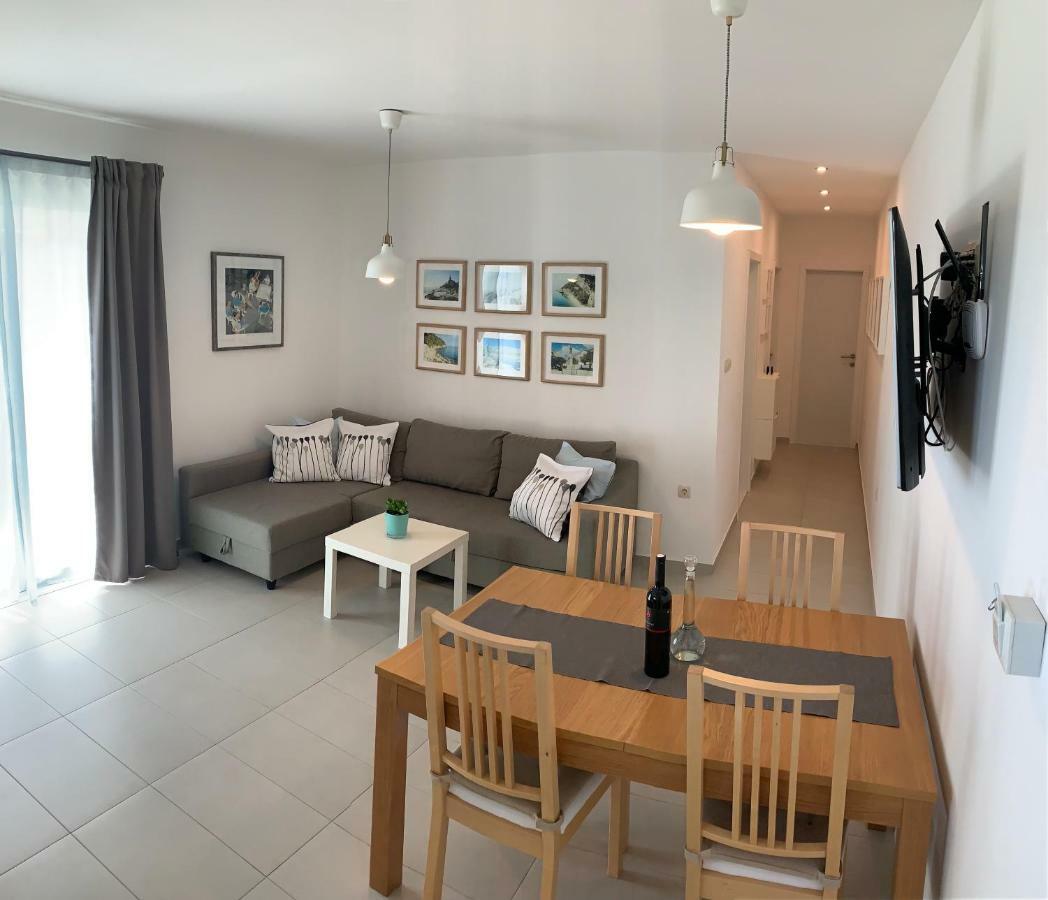 17 Pines Apartment