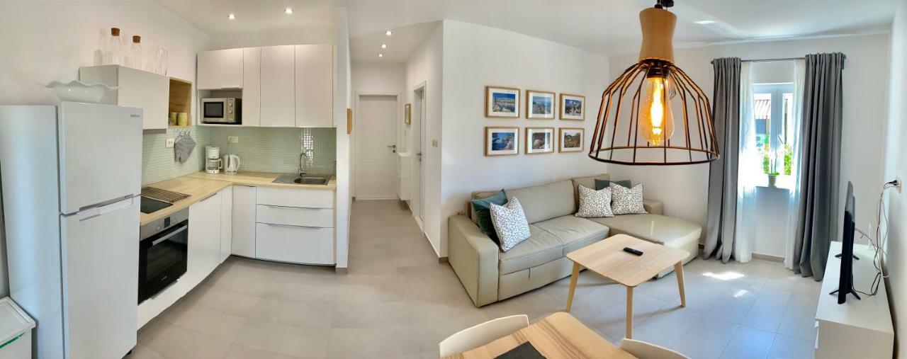 17 Pines Apartment *